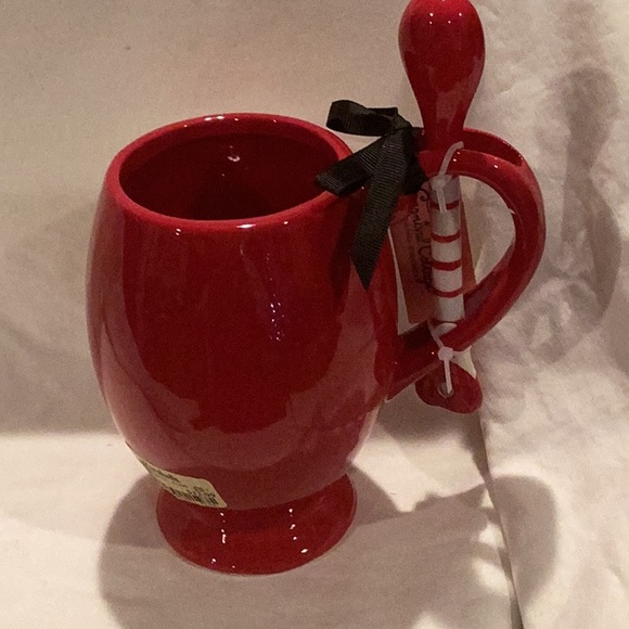 Carnival Cottage by Johanna Parker Queen of Hearts mug - Picture 2 of 5